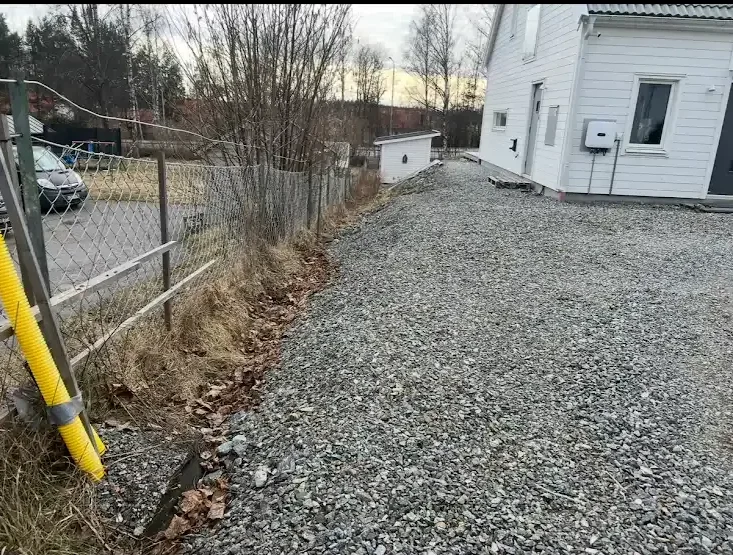 Markförberedelse längs husfasad